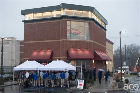 LaRosa’s Pizzeria opens second location in Lexington | Ace Magazine | Lexington's original ...