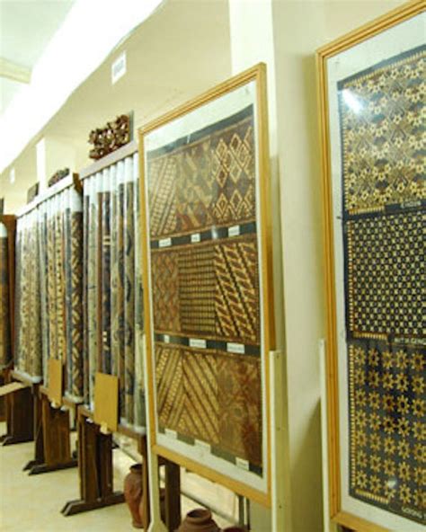 Museum Batik Yogyakarta, Yogyakarta, Central Java, Indonesia - Museum ...