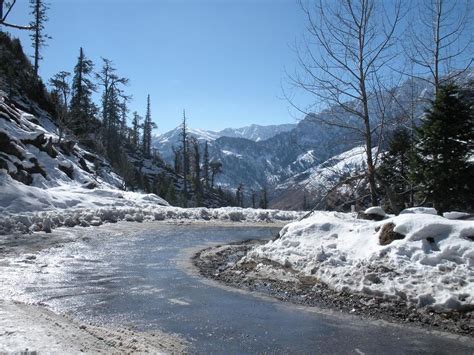 Snowfall delights Manali tourists | The OK Travel - Part 2443