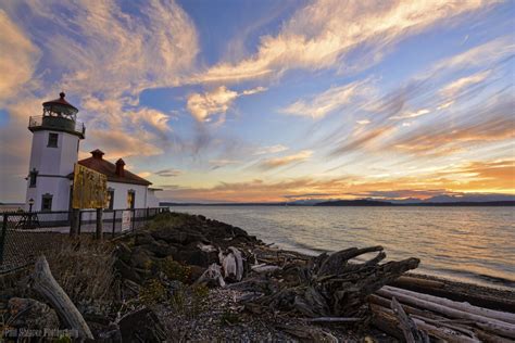 Alki Lighthouse At Sunset | Alki Beach in West Seattle, WA | Flickr