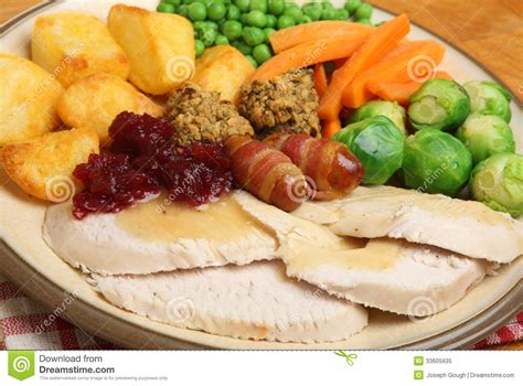 Roast Turkey Christmas Dinner Stock Image - Image of meal, peas: 33605935