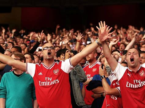 “Absolutely Robbed!”: Arsenal Fans Furious After Last Minute Loss to ...