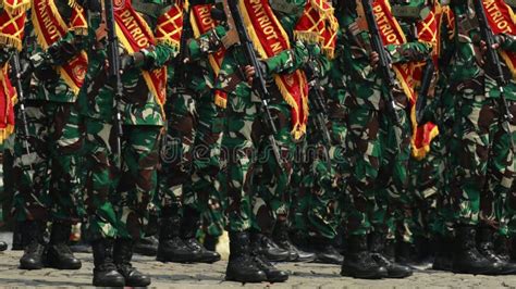 Indonesian army in uniform editorial photo. Image of event - 301696781