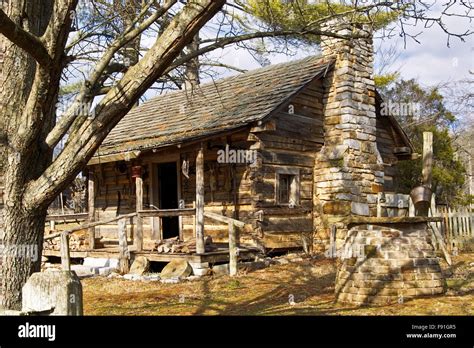 Old log cabin at the Museum of Appalachia, Tennessee, USA Stock Photo - Alamy