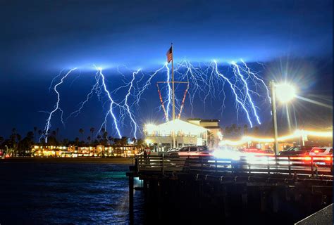 Delta flight struck by lightning leaving Los Angeles International Airport returns amid storm ...