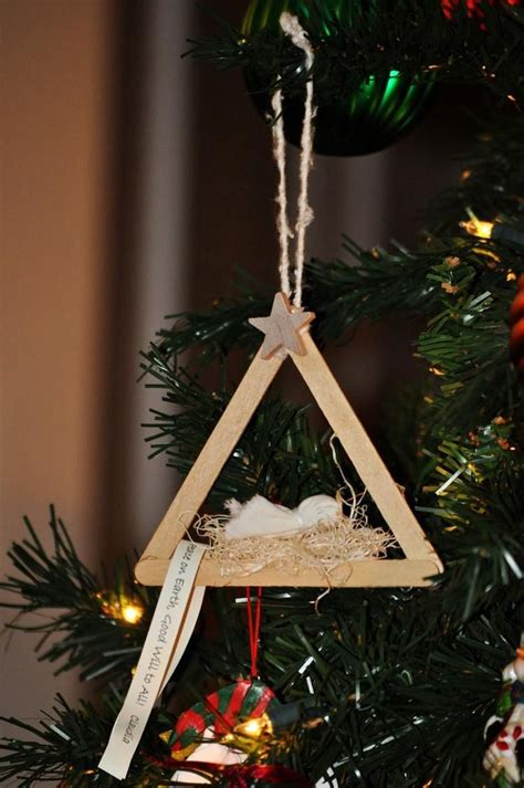 bricolage-de-noel-en-bois-decoration-sapin-suspendre-batons-glace | Basteln weihnachten ...