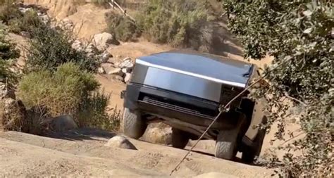 Tesla Cybertruck spotted climbing stairs off-road - showing great ...