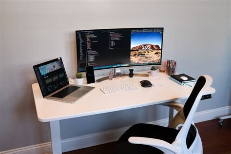 10 Desk Setup Ideas: Tips and Ideas for Mastering Ergonomics & Aesthetic