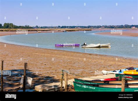 view of the river alde at iken near snape in suffolk summer iken canoe hire Stock Photo - Alamy