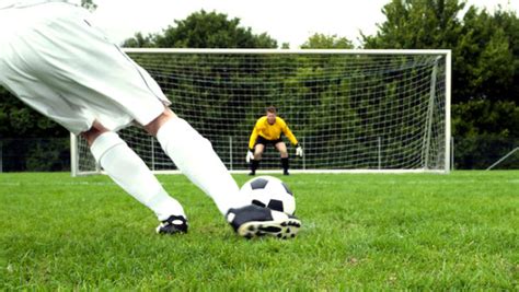 Soccer Goalies: Stop a Penalty Kick With These 3 Tips - stack