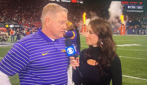 Brian Kelly reacts to Jayden Daniels' injury at halftime