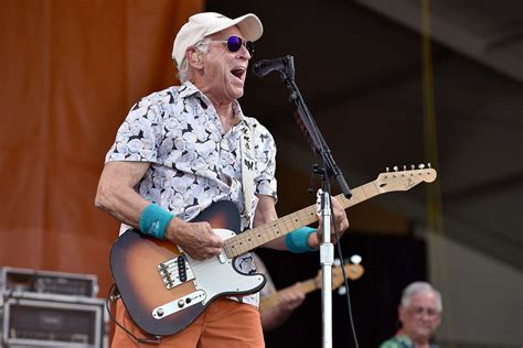 Jimmy Buffett Gives Surprise Performance After May Hospitalization