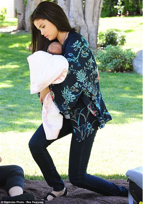 Selenators: Selena Gomez with Her Little Sister Gracie Elliot Teefey!!!