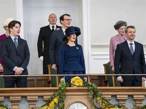 Mary steps out as Queen for right royal reception | Daily Liberal | Dubbo, NSW