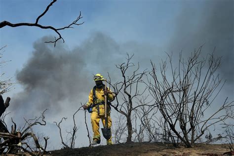 Fires Sear Through Southern California Towns - ABC News