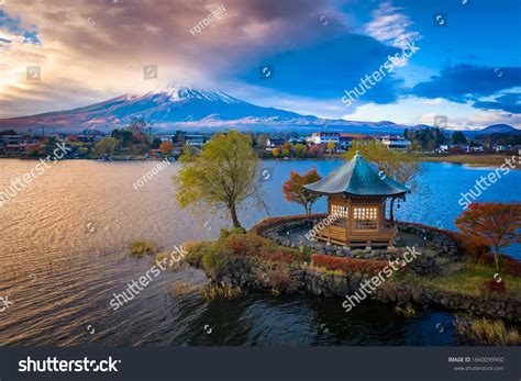 Japan View Mount Fuji Lake Kawaguchiko Stock Photo 1660099960 ...