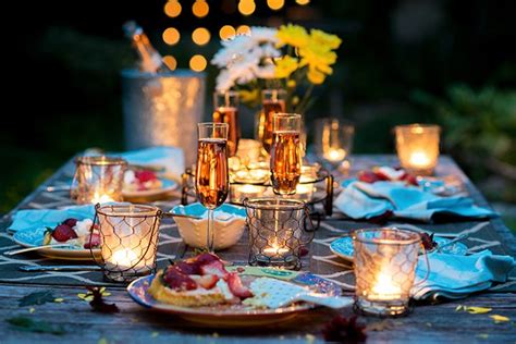 16 Romantic Candle Light Dinner Ideas That Will Impress | FTD.com ...