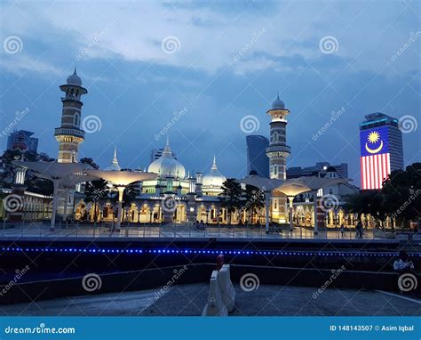 Masjid jamek night view editorial photography. Image of view - 148143507