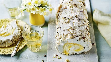 Lemon meringue roulade with pistachio | Recipe Cart