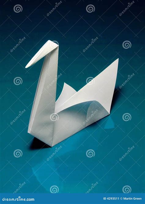 Cisne De Origami Imagen de archivo - Imagen: 4293511