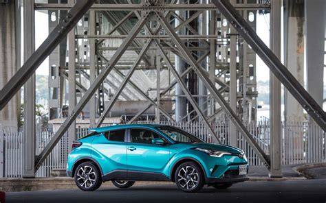 Toyota C-HR Hybrid 2017 | SUV Drive