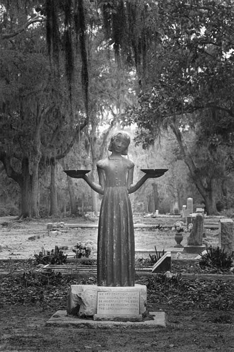 Statue at the cemetery from Midnight in the Garden of Good and Evil. | Savannah chat, Bird girl ...