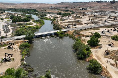 Chevron prepares Kern County oil fields for flooding - Los Angeles Times