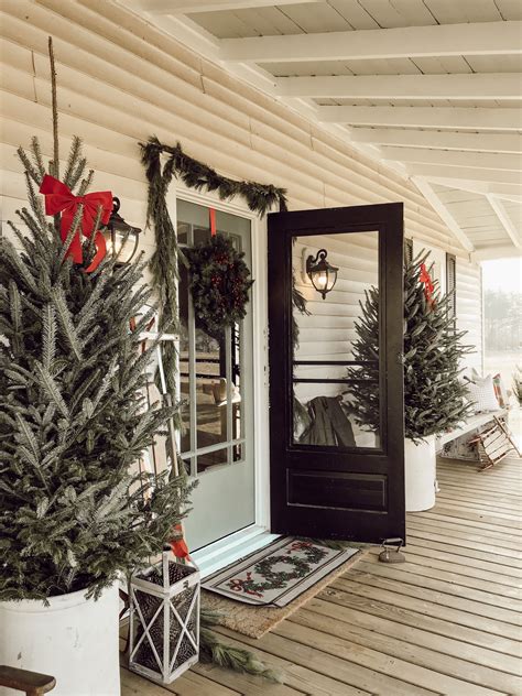 30+ Farmhouse Front Porch Christmas Decor