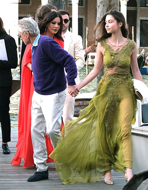 Michael Douglas & Catherine Zeta-Jones’s Daughter Carys, 20, Stuns In ...