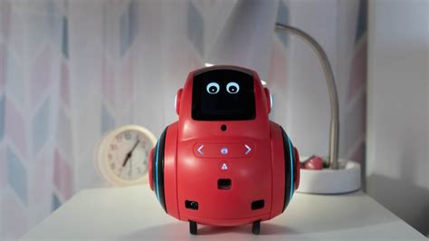 This AI Kids Robot Helps Your Child Learn Through Conversation