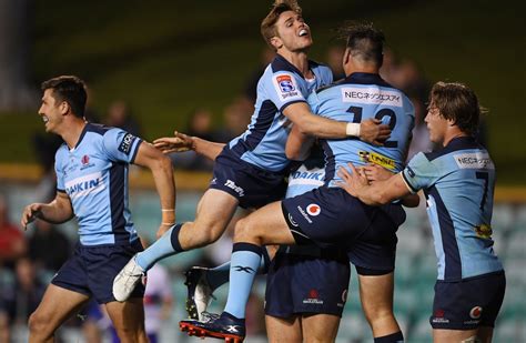 Waratahs keep Super Rugby hopes alive after edging out Rebels in nine-try thriller