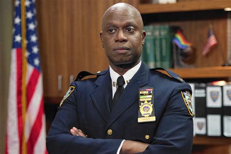 Brooklyn 99: Por qué Raymond Holt es su mejor personaje - Cero Presion