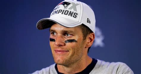 Quarterback Tom Brady mocks poor pitch in fun Facebook post