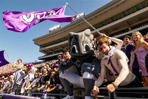 TCU-SMU ‘iron skillet’ rivalry: See historic game-day photos of Horned ...