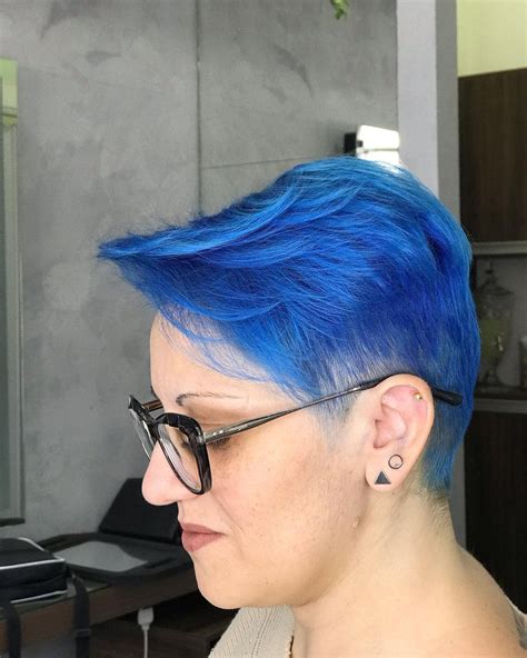 Get noticed with a Pixie Cut Blue Highlights: Dazzle with a Bold and Beautiful Look!