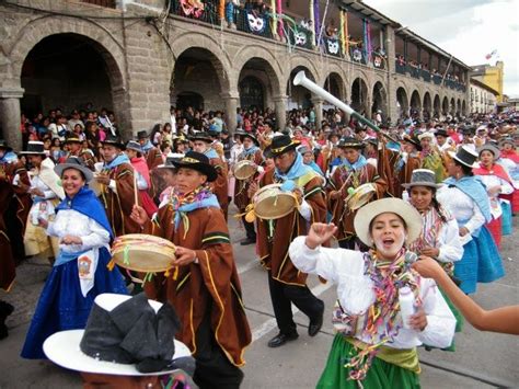 Resultado de imagen para imagenes del carnaval ayacuchano | Fashion, Carnaval, Academic dress