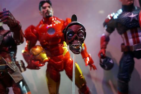 SDCC 2016 - Hasbro Marvel Legends 12-Inch Deadpool - The Toyark - News