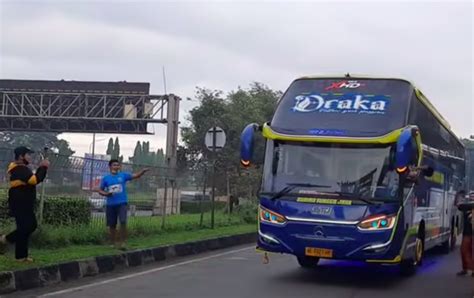 7 Bus Raja Telolet Paling Terkenal di Indonesia, Bikin Pendengarnya ...