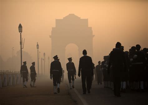 30 Flights Delayed, 70 Trains Cancelled Due to Dense Fog in Delhi ...