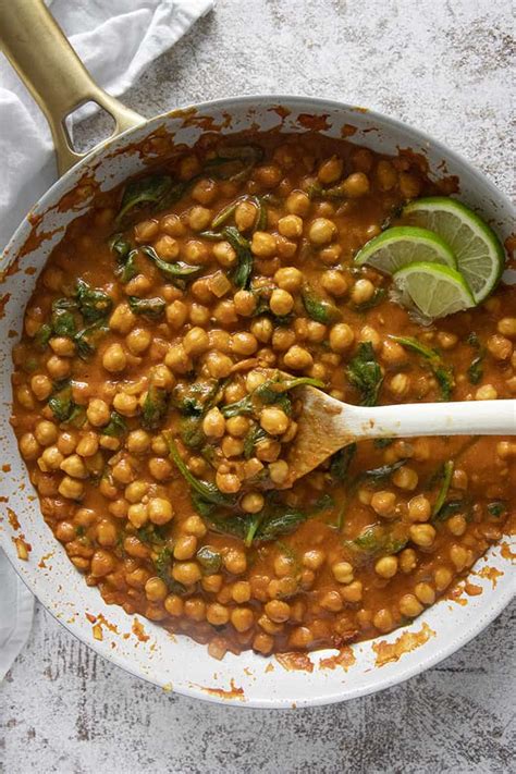 One Pan Chickpea Curry - The Salty Marshmallow