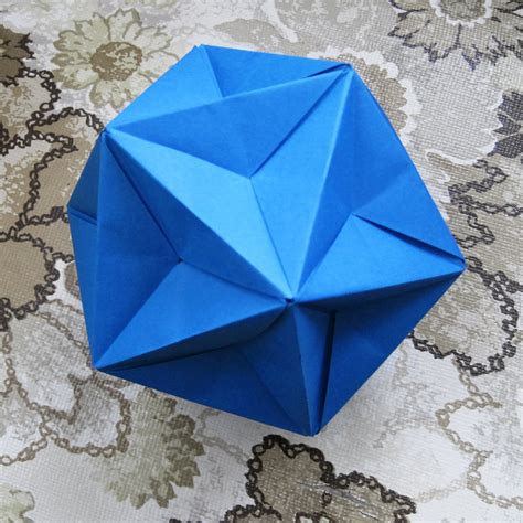 Paper Valleys: WHAT'S A DODECAHEDRON ANYWAYS?