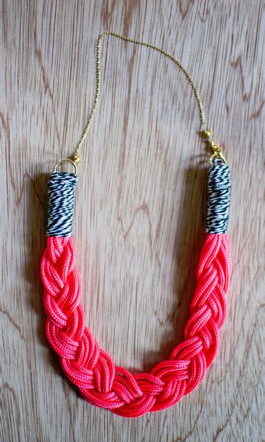 14 Stunning Paracord Necklace Patterns | Guide Patterns