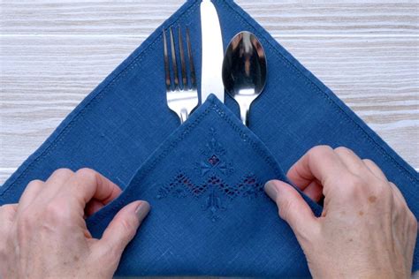 How to Fold a Napkin 8 Easy Ways - Global Recipe