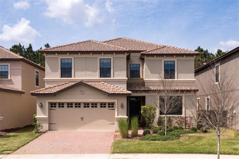 Kissimmee villa lets you hit parks and see Florida sights