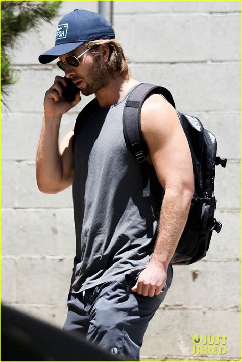 'Top Gun' Star Glen Powell Looks Buff While Heading to a Workout in ...