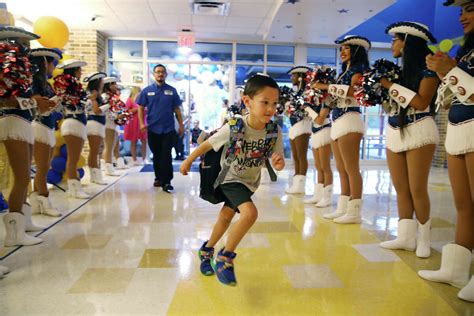 First big wave of schools in San Antonio start classes today