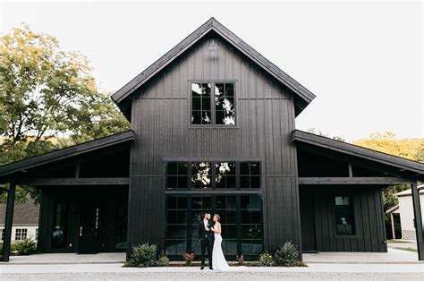 Fashion-Forward Wedding Inspiration at Spain Ranch's Black Barn | Green ...