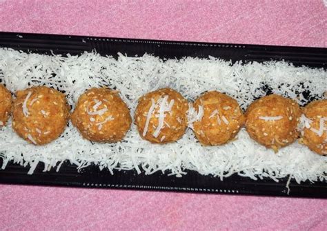 Coconut Jaggery Ladoo Recipe by Uzma Syed - Cookpad