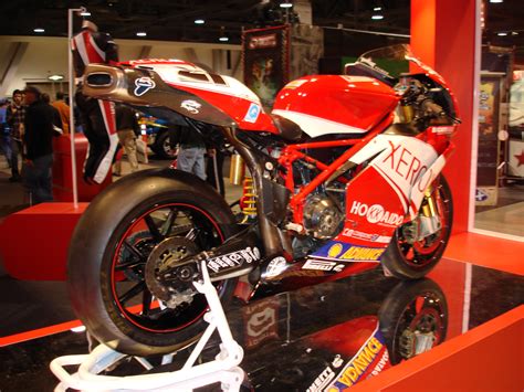 DUCATI 999 - Review and photos