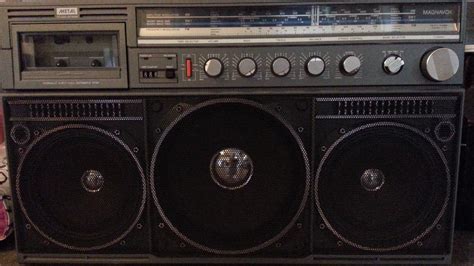 The Magnavox D8443 “Boombox” – Vintage Volts